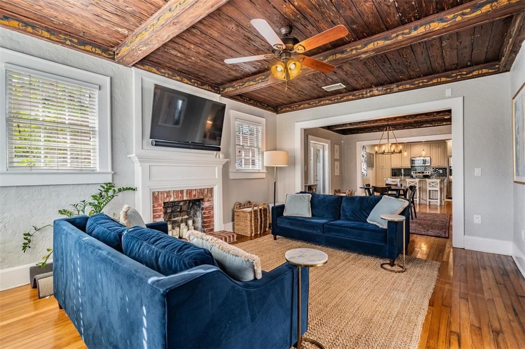 Active With Contract: $875,000 (3 beds, 2 baths, 1562 Square Feet)