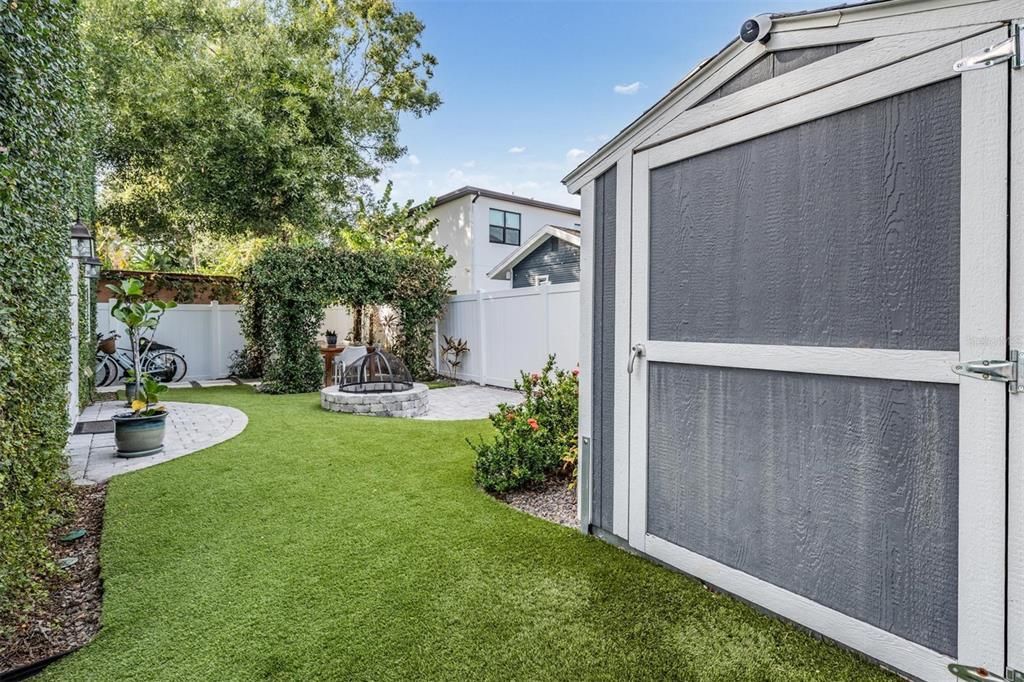 Active With Contract: $875,000 (3 beds, 2 baths, 1562 Square Feet)