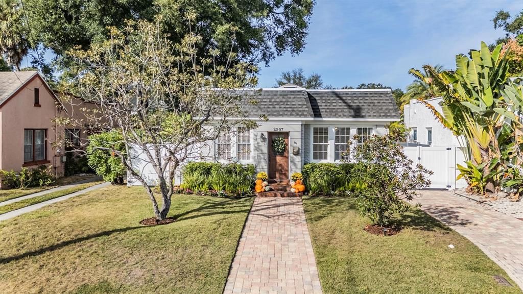 Active With Contract: $875,000 (3 beds, 2 baths, 1562 Square Feet)