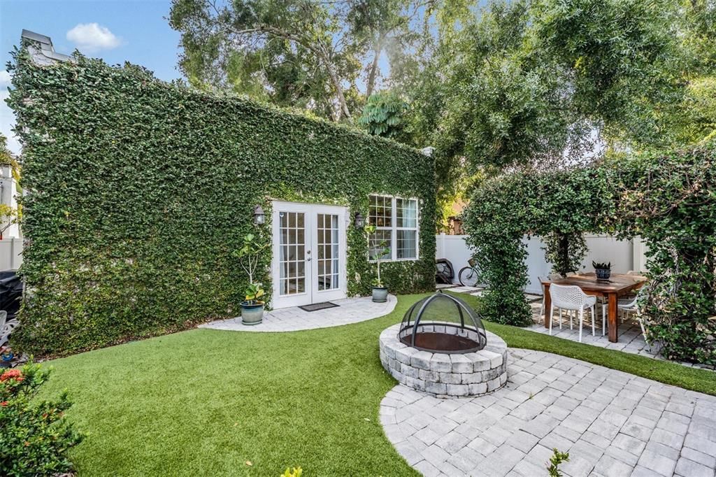 Active With Contract: $875,000 (3 beds, 2 baths, 1562 Square Feet)