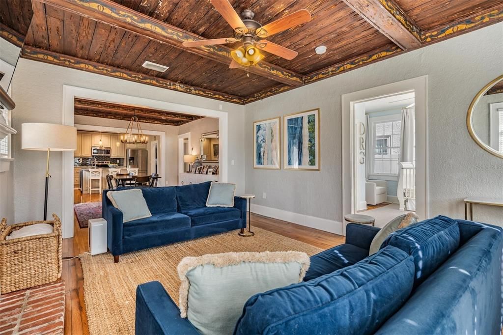 Active With Contract: $875,000 (3 beds, 2 baths, 1562 Square Feet)