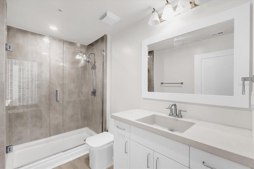 For Sale: $229,900 (1 beds, 1 baths, 728 Square Feet)