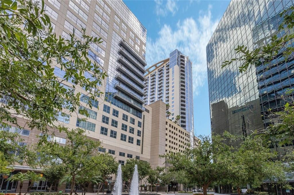 For Sale: $229,900 (1 beds, 1 baths, 728 Square Feet)