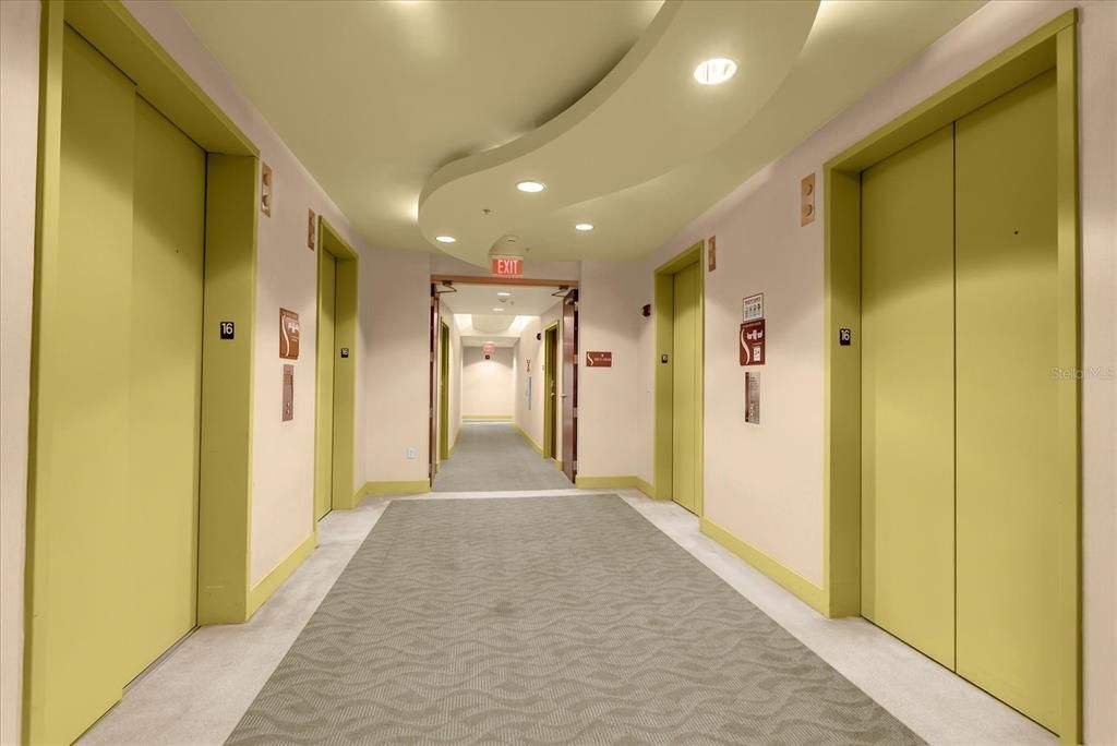 For Sale: $229,900 (1 beds, 1 baths, 728 Square Feet)