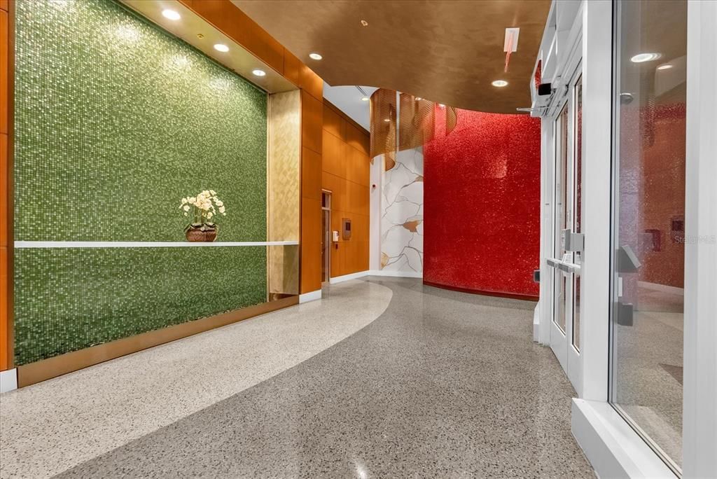 For Sale: $229,900 (1 beds, 1 baths, 728 Square Feet)