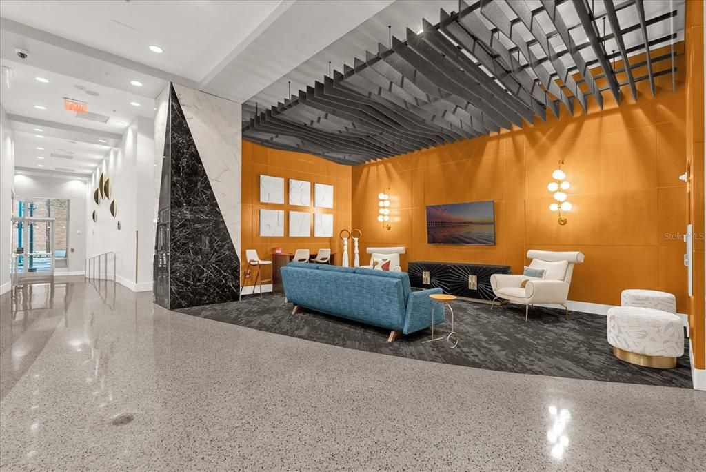 For Sale: $229,900 (1 beds, 1 baths, 728 Square Feet)