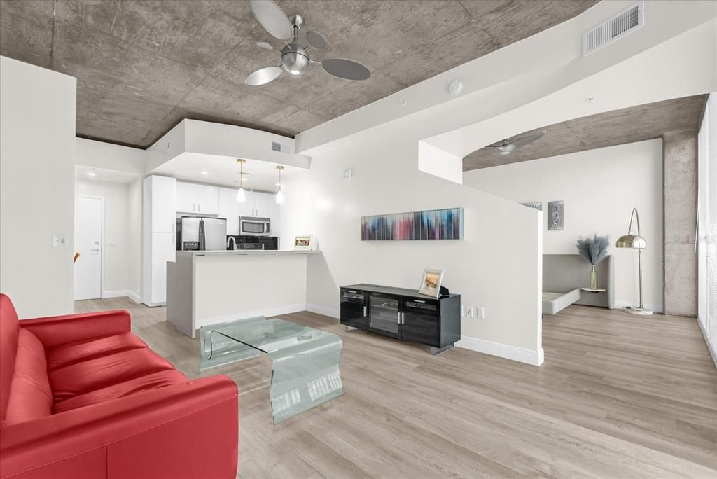 For Sale: $229,900 (1 beds, 1 baths, 728 Square Feet)