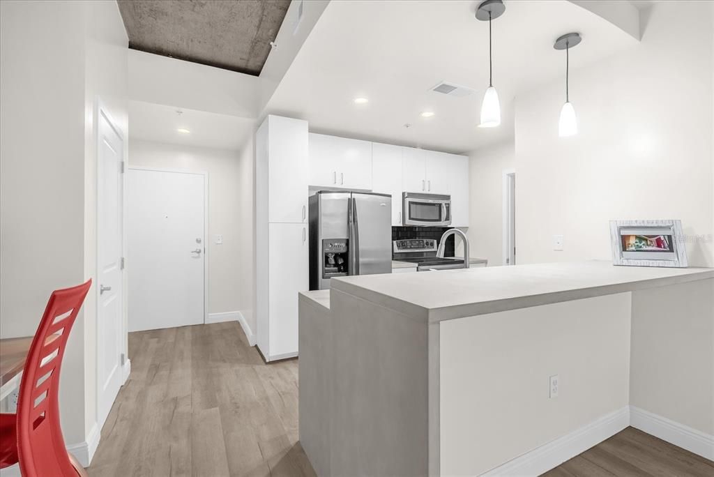 For Sale: $229,900 (1 beds, 1 baths, 728 Square Feet)