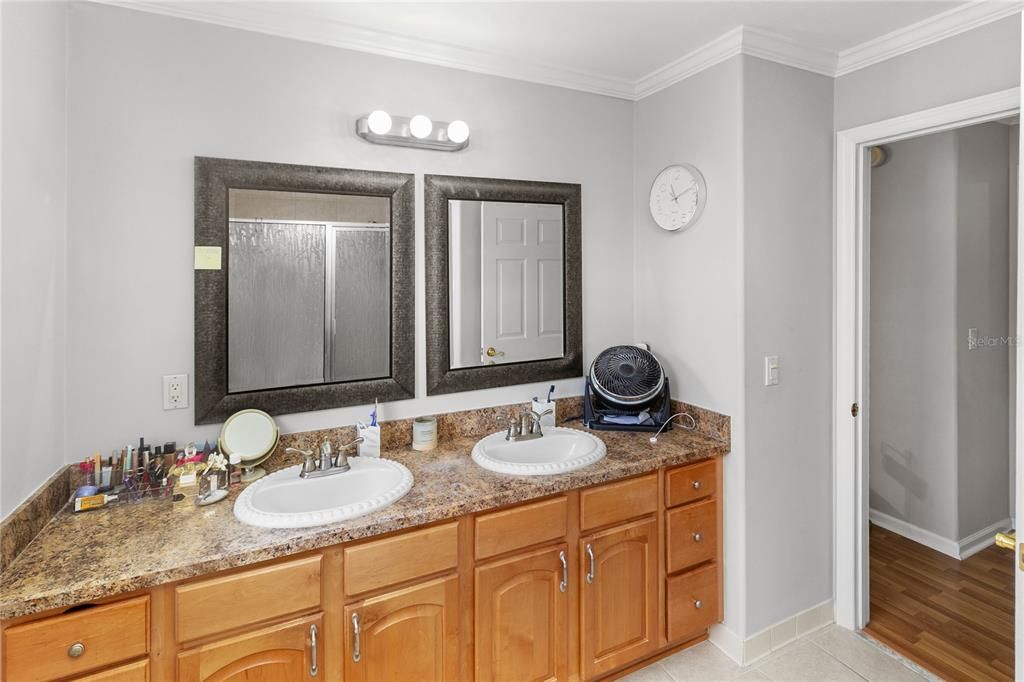 Activo con contrato: $299,900 (3 camas, 2 baños, 1573 Pies cuadrados)