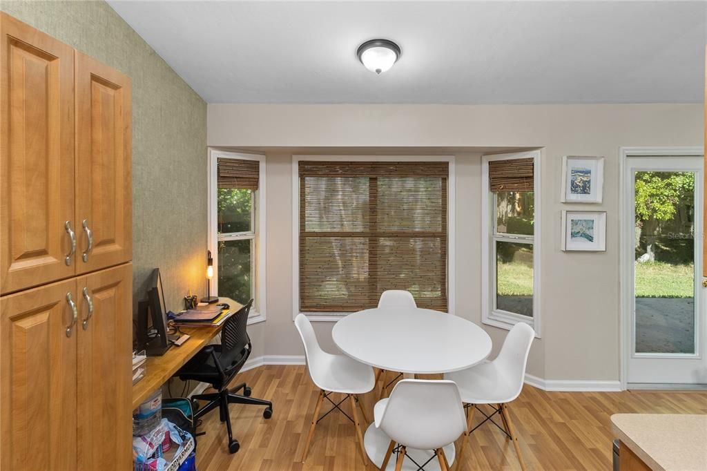 Activo con contrato: $299,900 (3 camas, 2 baños, 1573 Pies cuadrados)