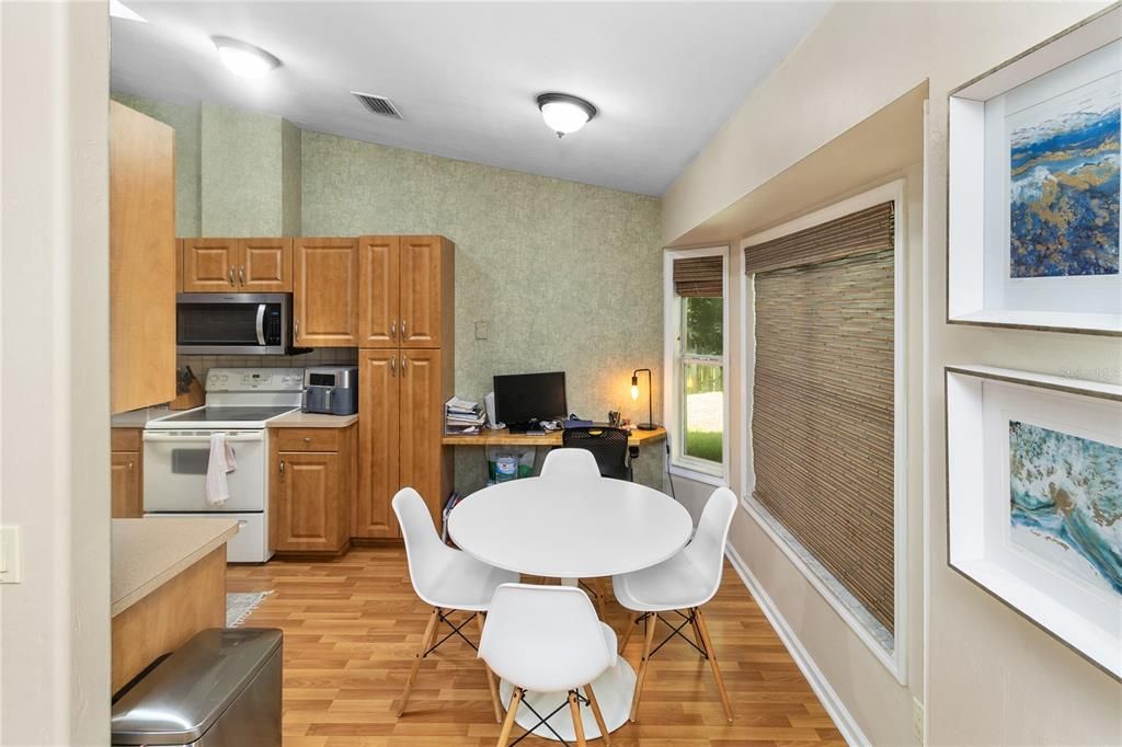 Activo con contrato: $299,900 (3 camas, 2 baños, 1573 Pies cuadrados)