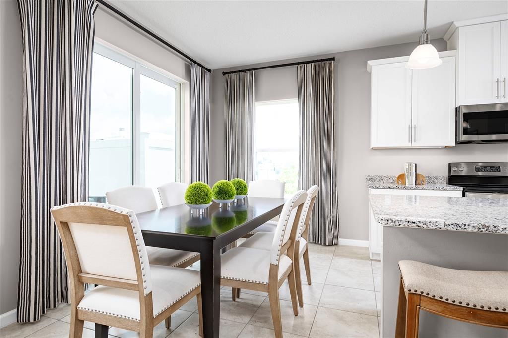 合同活跃: $387,400 (3 贝兹, 2 浴室, 1549 平方英尺)