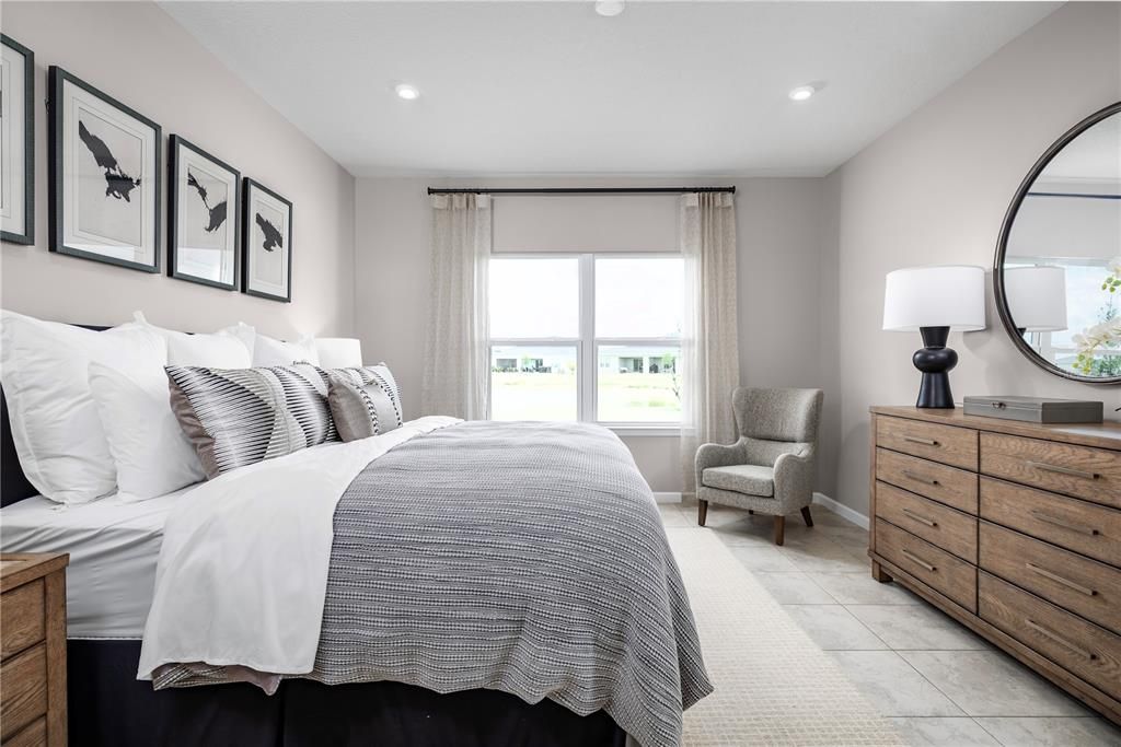 合同活跃: $387,400 (3 贝兹, 2 浴室, 1549 平方英尺)