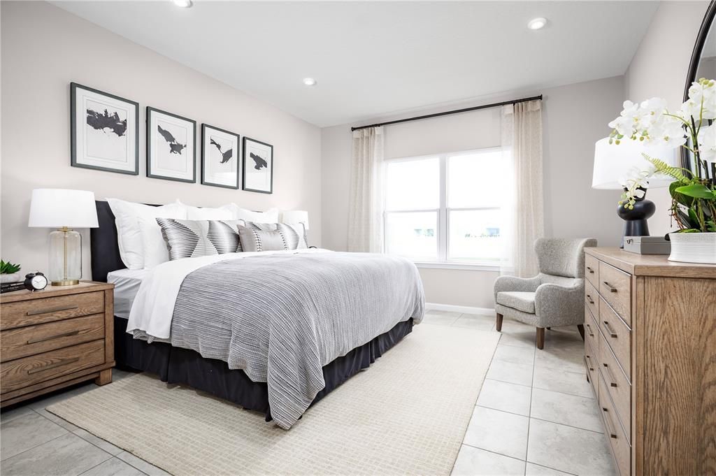 合同活跃: $387,400 (3 贝兹, 2 浴室, 1549 平方英尺)