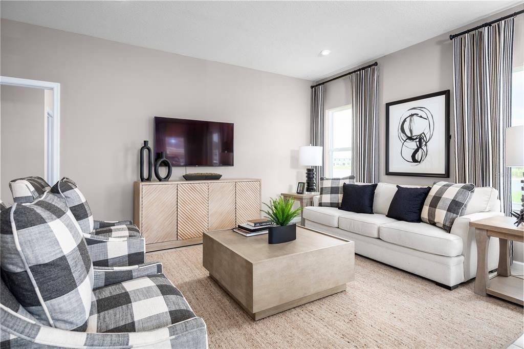 合同活跃: $387,400 (3 贝兹, 2 浴室, 1549 平方英尺)