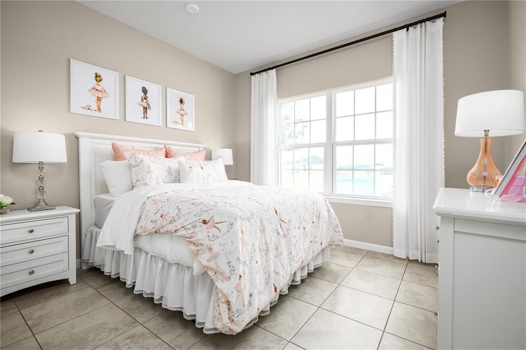 合同活跃: $387,400 (3 贝兹, 2 浴室, 1549 平方英尺)