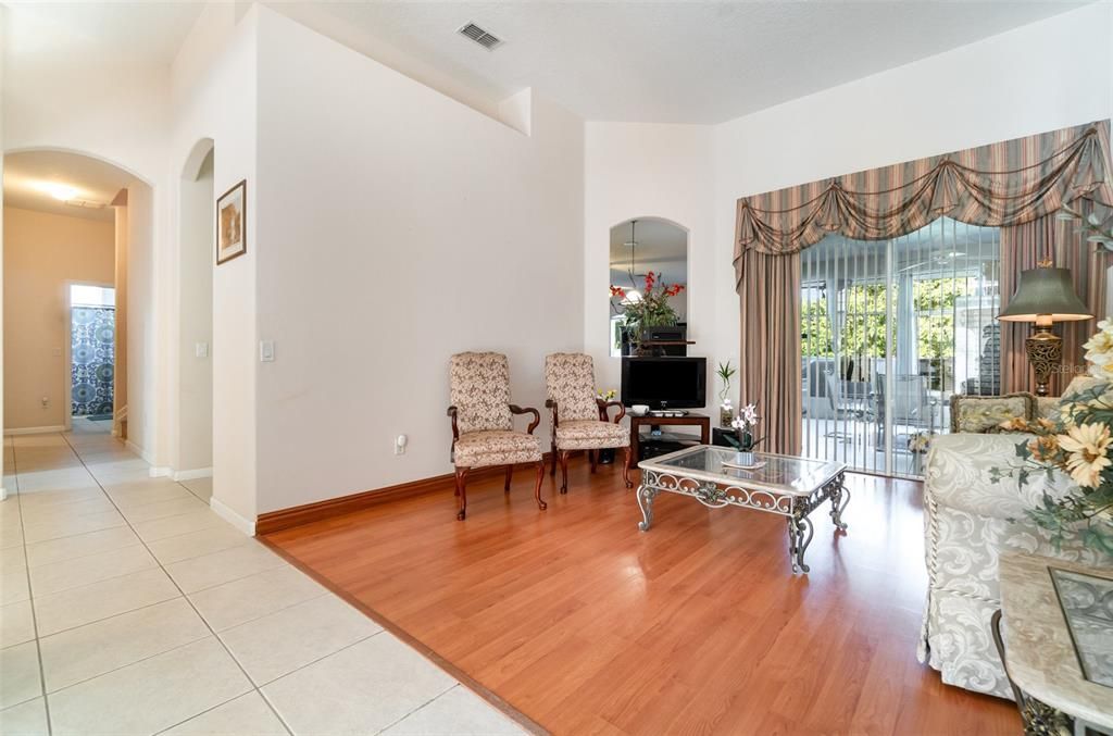 For Sale: $905,000 (5 beds, 4 baths, 3640 Square Feet)