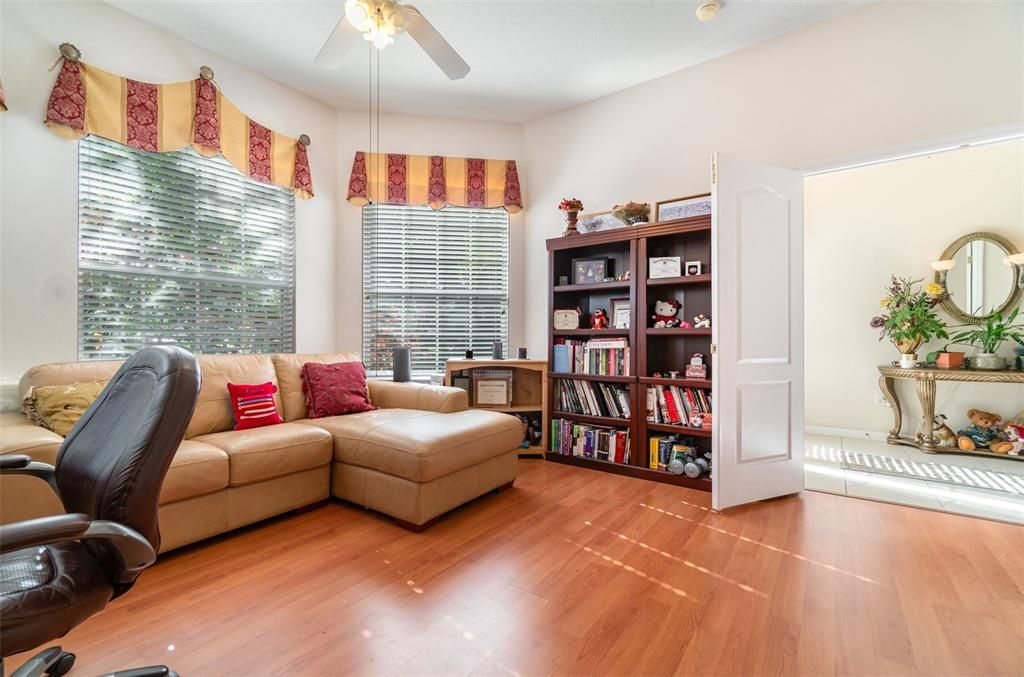 For Sale: $905,000 (5 beds, 4 baths, 3640 Square Feet)