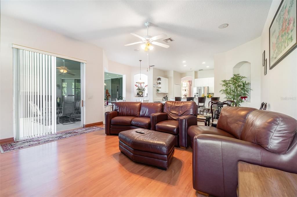 For Sale: $905,000 (5 beds, 4 baths, 3640 Square Feet)