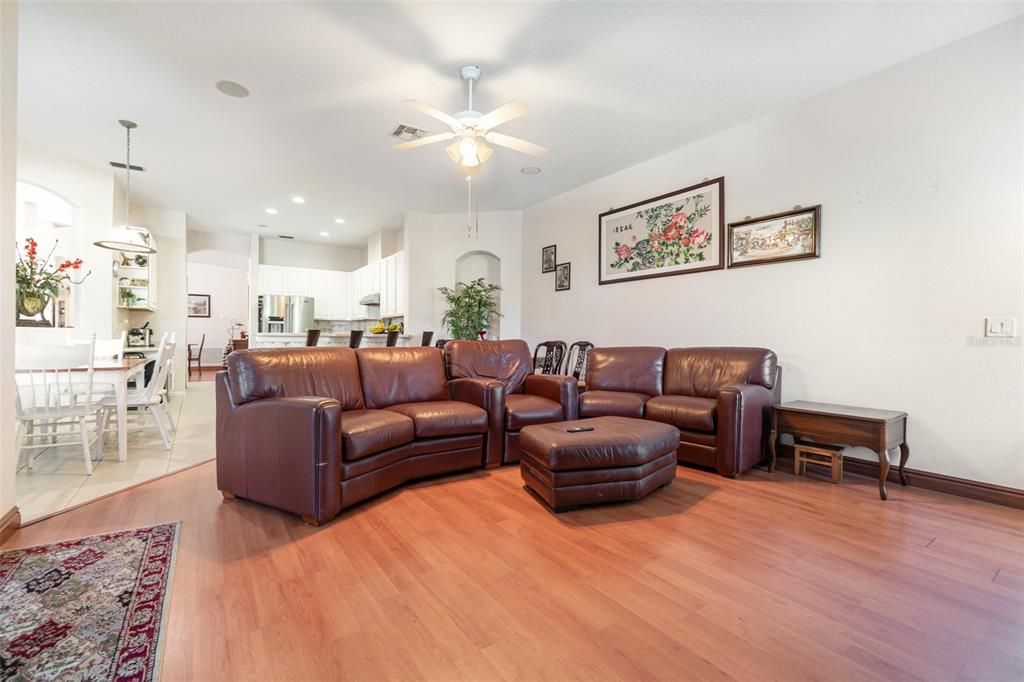 For Sale: $905,000 (5 beds, 4 baths, 3640 Square Feet)