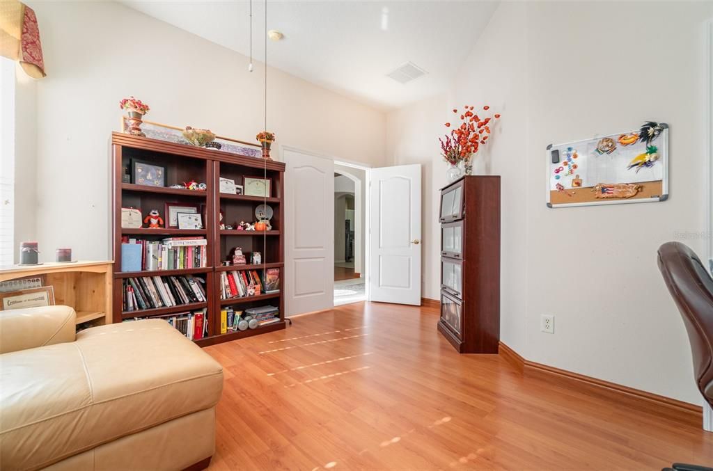 For Sale: $905,000 (5 beds, 4 baths, 3640 Square Feet)