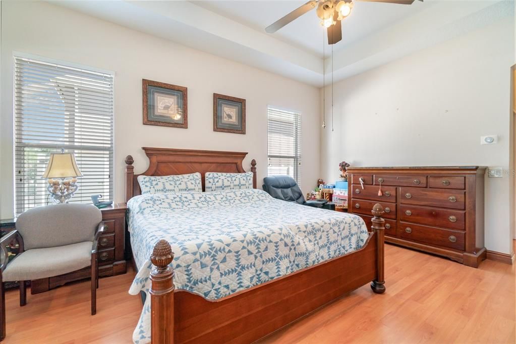 For Sale: $905,000 (5 beds, 4 baths, 3640 Square Feet)