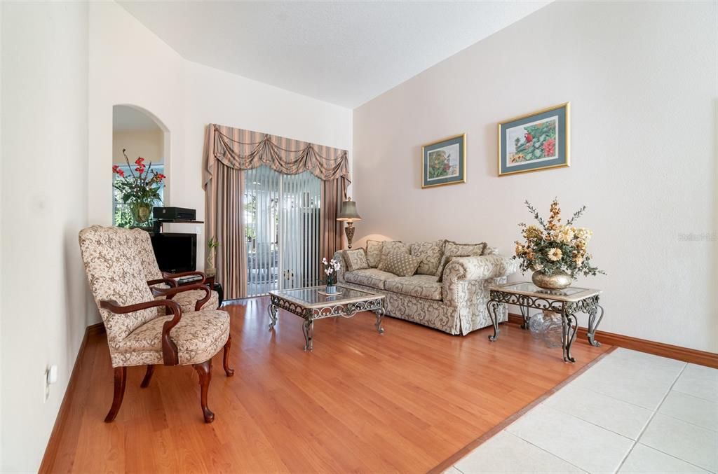 For Sale: $905,000 (5 beds, 4 baths, 3640 Square Feet)