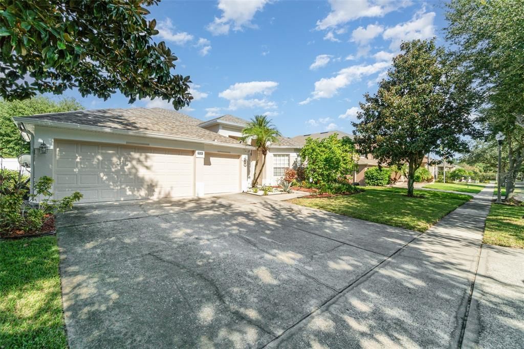 For Sale: $905,000 (5 beds, 4 baths, 3640 Square Feet)