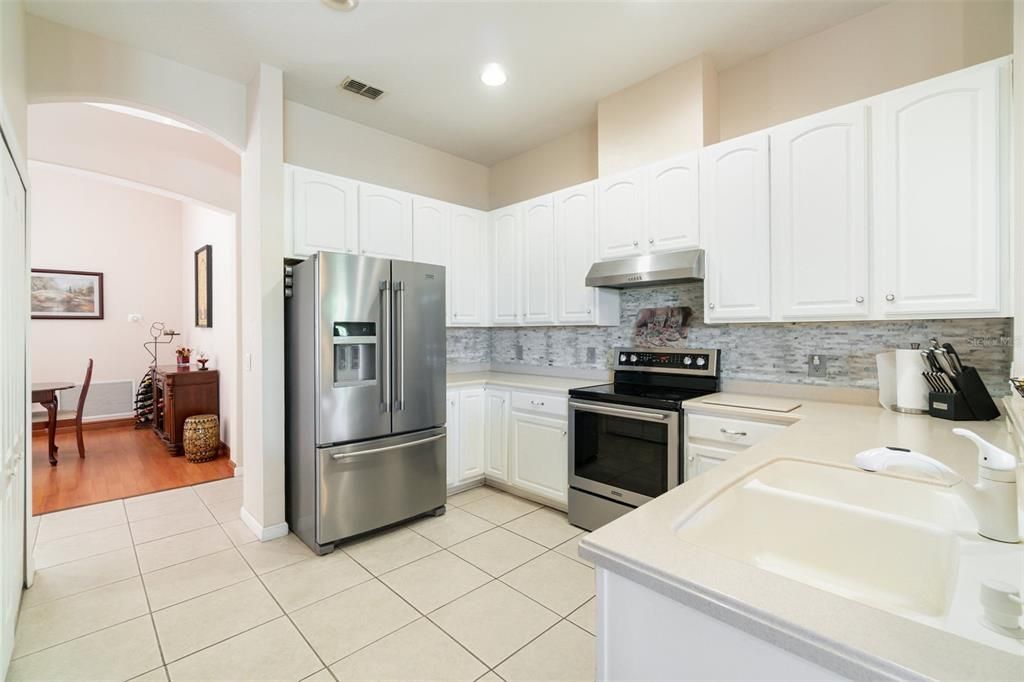 For Sale: $905,000 (5 beds, 4 baths, 3640 Square Feet)