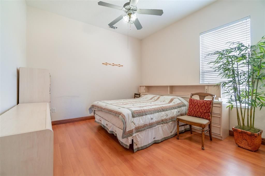 For Sale: $905,000 (5 beds, 4 baths, 3640 Square Feet)