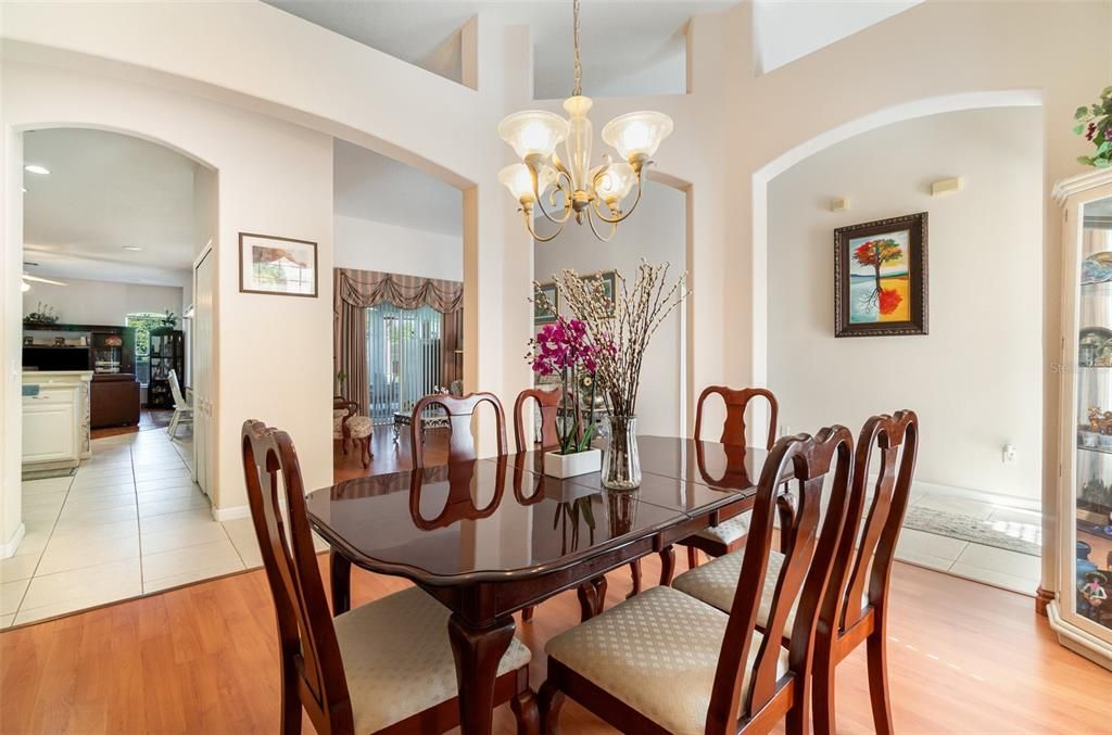 For Sale: $905,000 (5 beds, 4 baths, 3640 Square Feet)