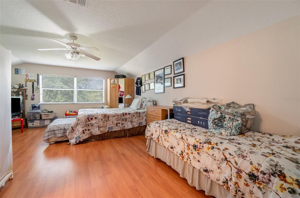 For Sale: $905,000 (5 beds, 4 baths, 3640 Square Feet)