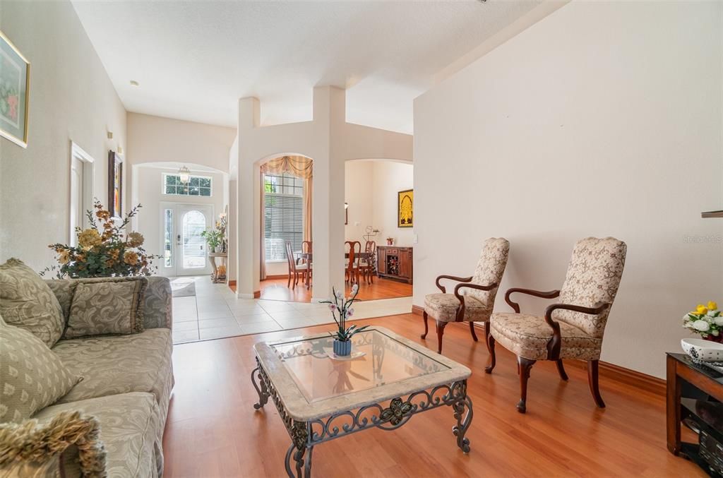 For Sale: $905,000 (5 beds, 4 baths, 3640 Square Feet)