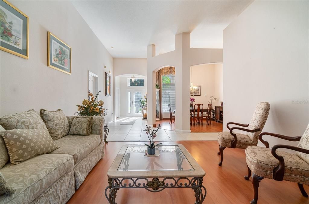 For Sale: $905,000 (5 beds, 4 baths, 3640 Square Feet)