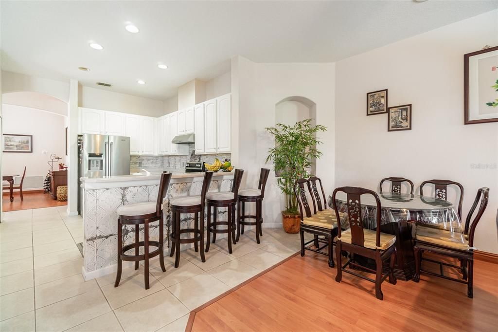 For Sale: $905,000 (5 beds, 4 baths, 3640 Square Feet)