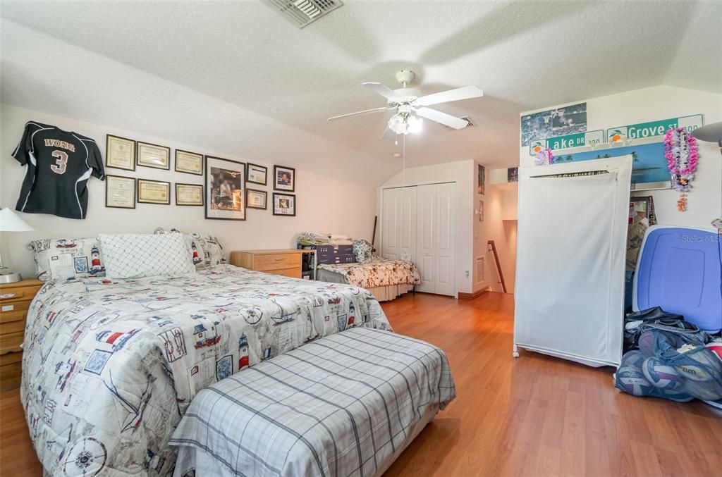 For Sale: $905,000 (5 beds, 4 baths, 3640 Square Feet)