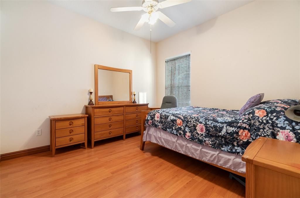 For Sale: $905,000 (5 beds, 4 baths, 3640 Square Feet)