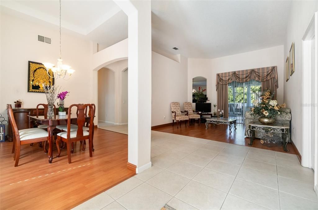 For Sale: $905,000 (5 beds, 4 baths, 3640 Square Feet)