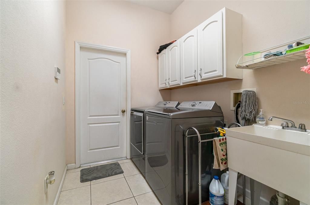 For Sale: $905,000 (5 beds, 4 baths, 3640 Square Feet)