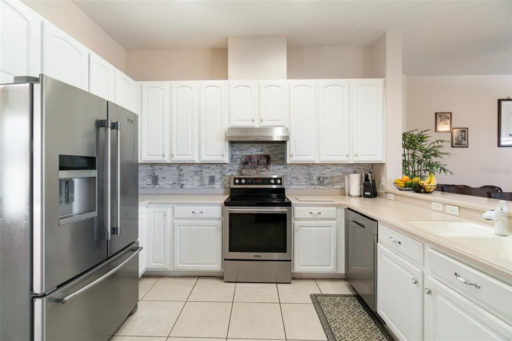 For Sale: $905,000 (5 beds, 4 baths, 3640 Square Feet)