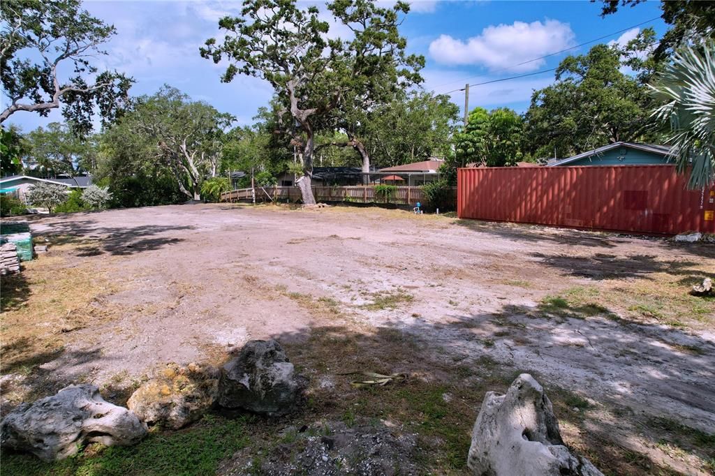 待售: $650,000 (0.46 acres)