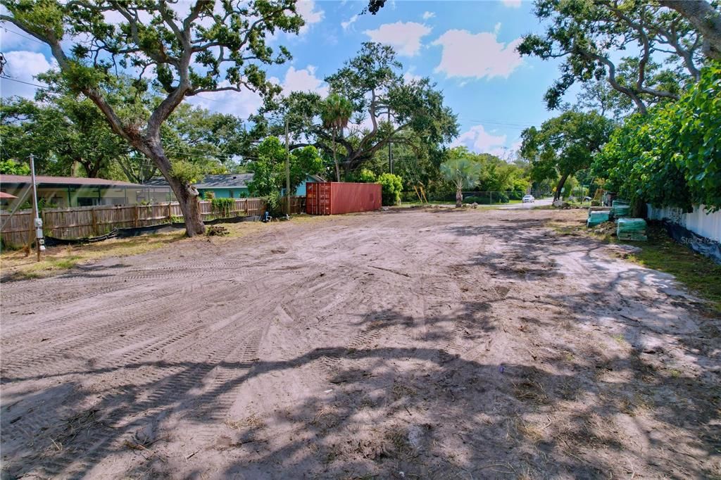 待售: $650,000 (0.46 acres)