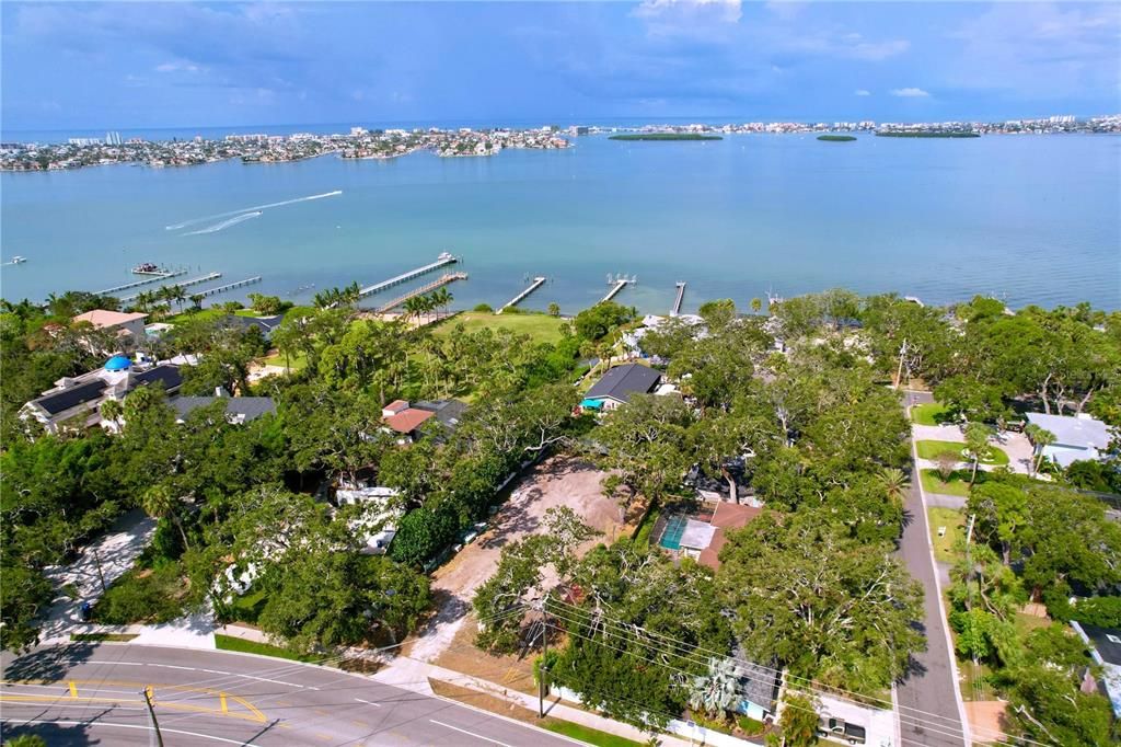 待售: $650,000 (0.46 acres)