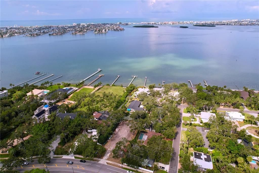 待售: $650,000 (0.46 acres)