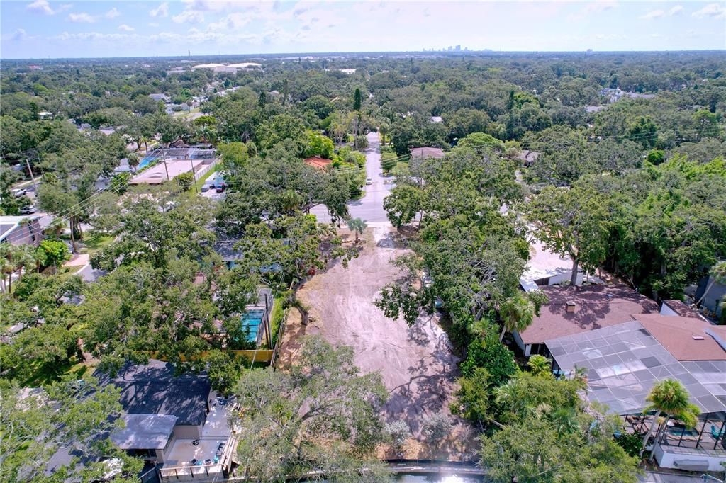 待售: $650,000 (0.46 acres)