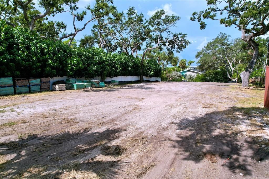 待售: $650,000 (0.46 acres)