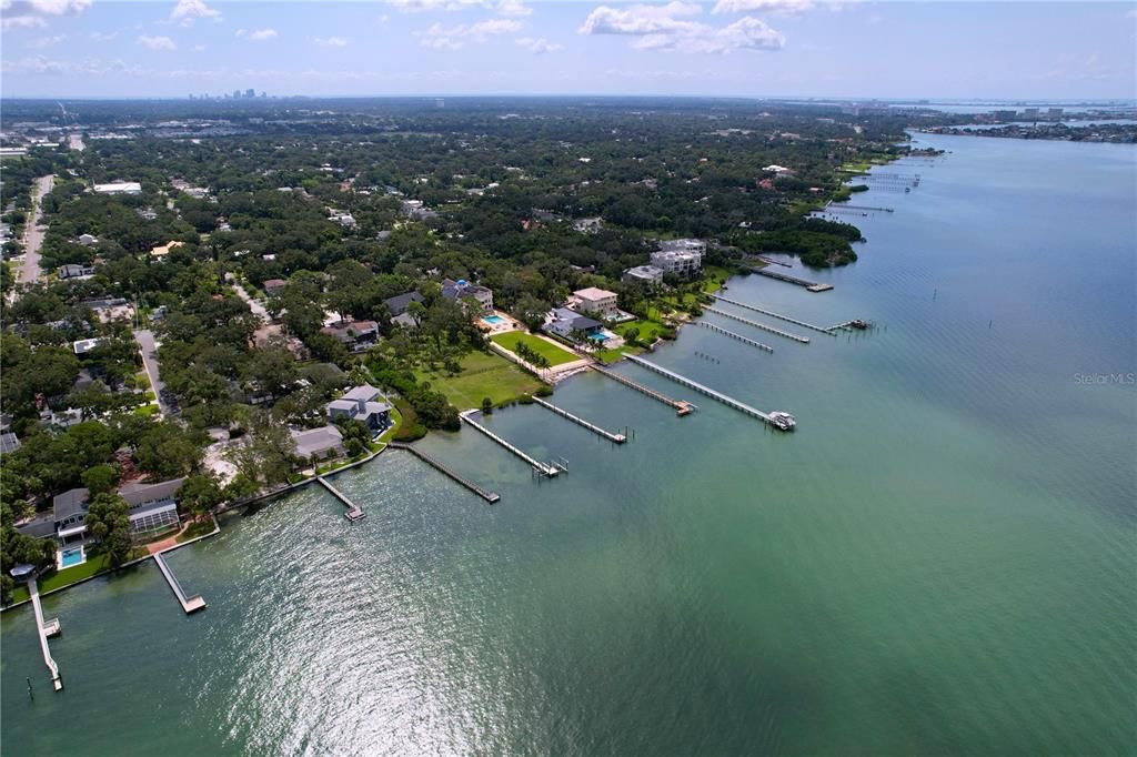 待售: $650,000 (0.46 acres)