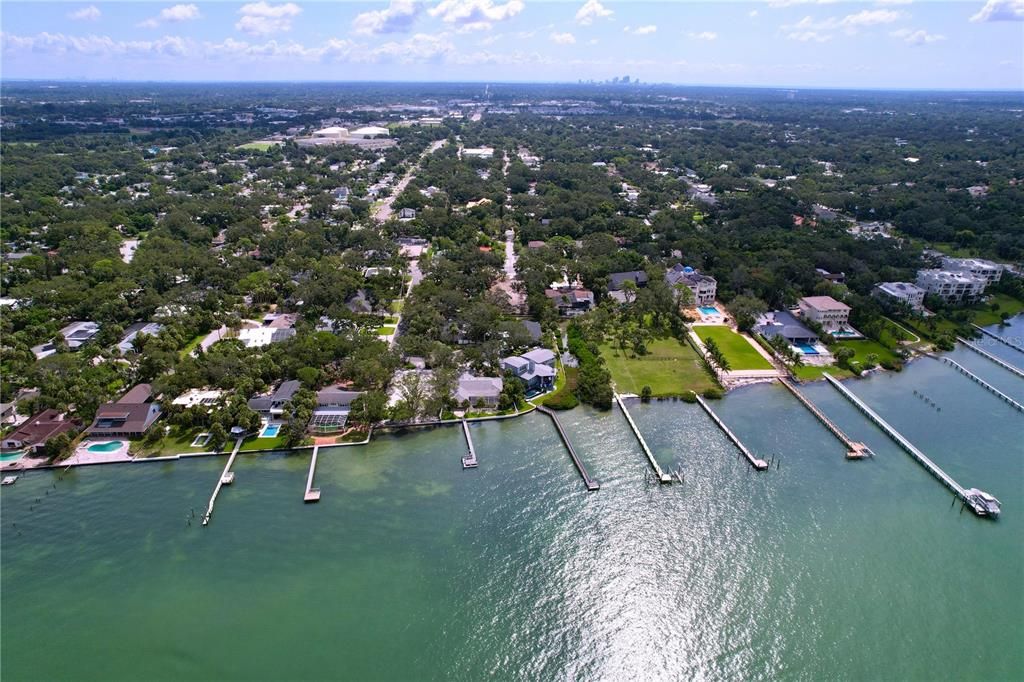 待售: $650,000 (0.46 acres)