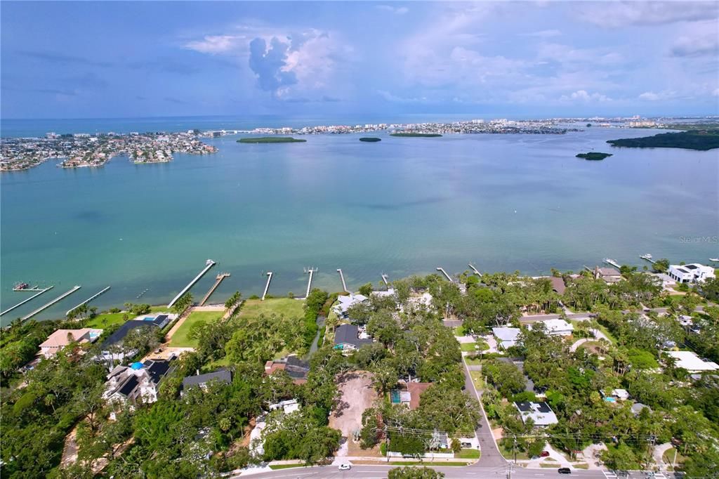 待售: $650,000 (0.46 acres)