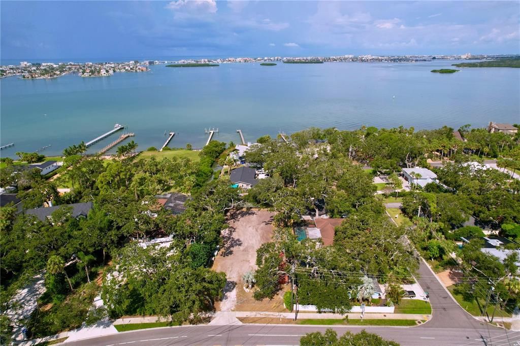 待售: $650,000 (0.46 acres)